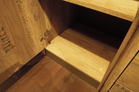 Шкаф для белья «Пилигрим» (Дуб Каньон светлый, Фон серый) в Кормиловке - kormilovka.katalogmebeli.com | фото 5
